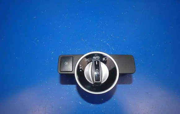 Mercedes-Benz CLA C117 X117 W117 Light switch