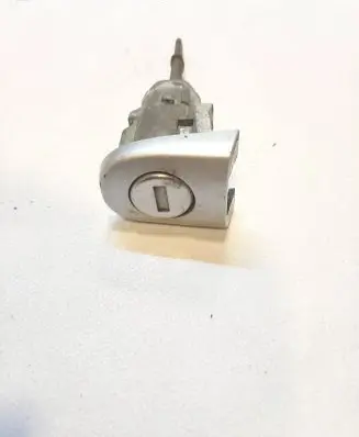 Volkswagen PASSAT B5 Front door lock (next to the handle) 3B0837167