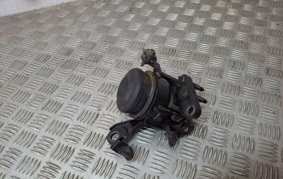 Toyota Avensis T250 Engine mount bracket