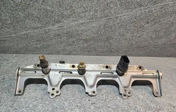 Volkswagen PASSAT B6 Fuel main line pipe 06F133317L 0261545025