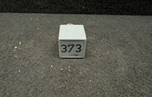 Volkswagen PASSAT B5.5 Other relay 8D0951253A
