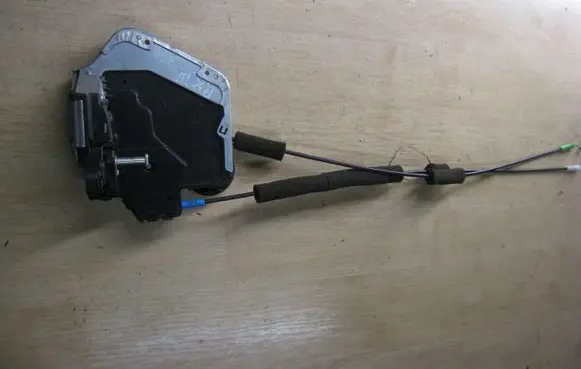 Lexus RX 450H Rear door lock 6905060110