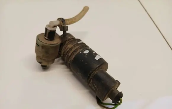 Volkswagen Transporter - Caravelle T5 Headlight washer pump 