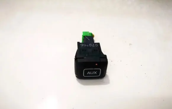 Honda FR-V USB socket connector m34736