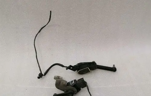 BMW M4 F82 F83 Rear air suspension level height sensor 6870000