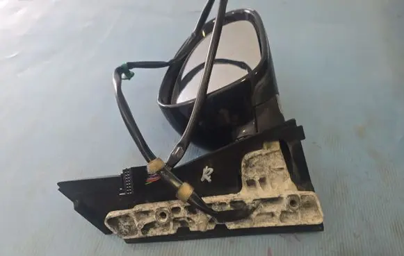 Volkswagen Golf Plus Front door electric wing mirror 076066