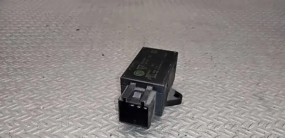 Volkswagen Touareg I Seat heating relay 7L0959772