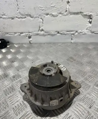 Mercedes-Benz C W205 Engine mount bracket A2052406617