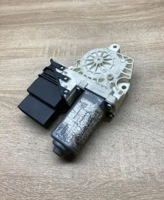 Skoda Octavia Mk2 (1Z) Rear door window regulator motor 1K0959704E 993425200