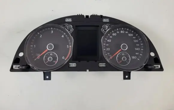 Volkswagen PASSAT CC Speedometer (instrument cluster) 3C8920981D