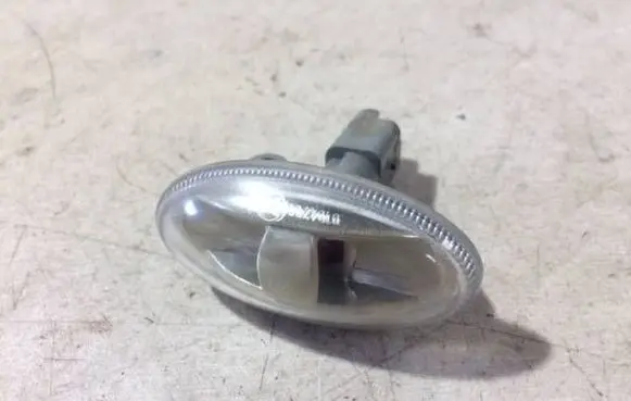 Citroen Berlingo Front fender indicator light 0104706