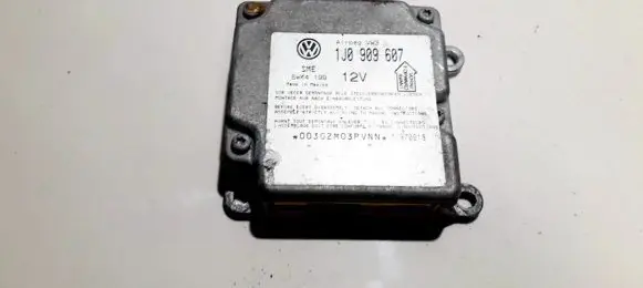 Volkswagen PASSAT B5 Airbag control unit/module 1j0909607 5wk4199