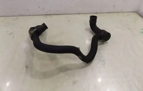 Suzuki Grand Vitara I Engine coolant pipe/hose
