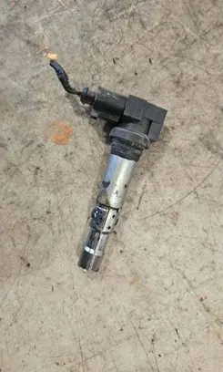 Volkswagen Golf V High voltage ignition coil 036905715