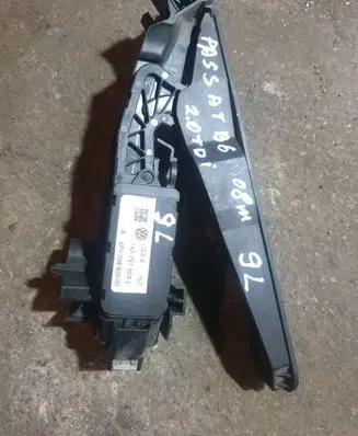 Volkswagen PASSAT B6 Accelerator throttle pedal