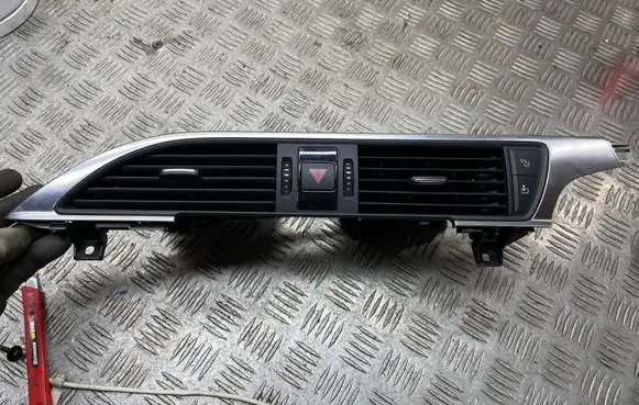 Audi A7 S7 4G Dash center air vent grill 4G0941509 03052011 10016472