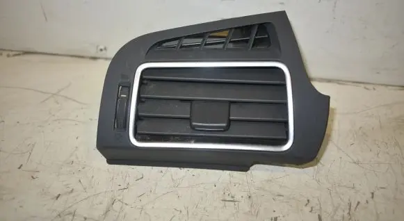 Toyota Verso Dashboard side air vent grill/cover trim 556600F020