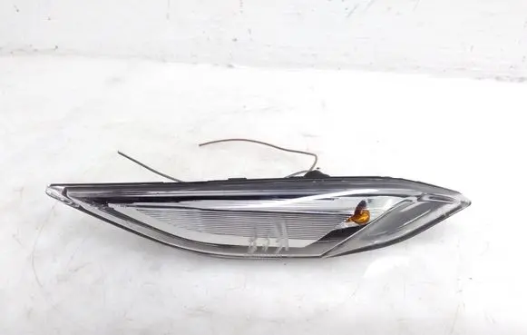 Front fender indicator light