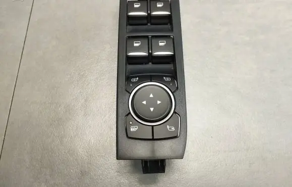 Volkswagen Amarok II Quarter vent window switch N1XB14564AA