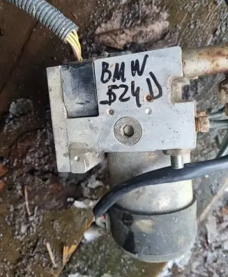 BMW 5 E28 ABS Pump