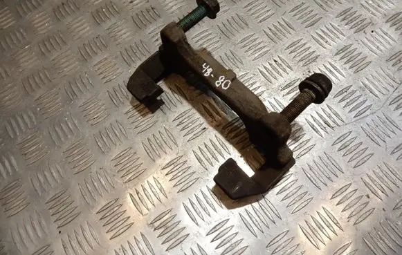 Volkswagen PASSAT B6 Front brake caliper 4880