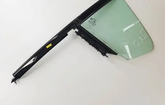 Rear vent window glass