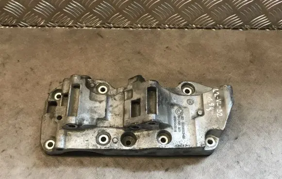 BMW 5 F10 F11 Generator/alternator bracket 8506863