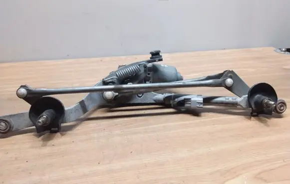 Toyota Auris 150 Front wiper linkage and motor 8511002190