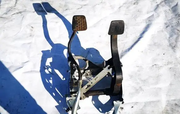 Opel Signum Brake pedal 24401376