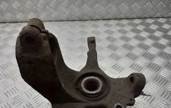 Ford C-MAX I Front wheel hub spindle knuckle