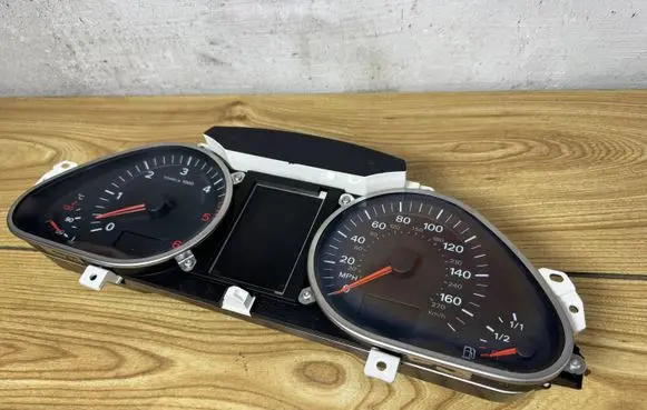 Audi Q7 4L Speedometer (instrument cluster) 