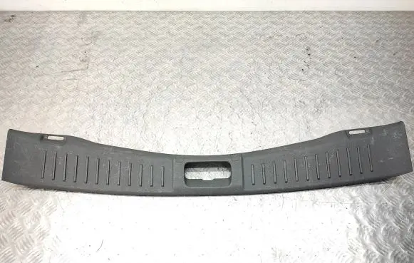 Trunk/boot sill cover protection