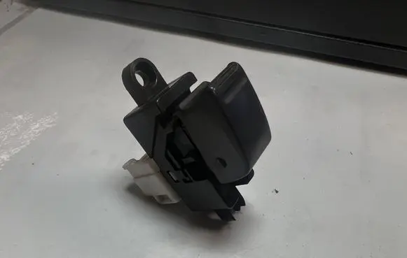 Nissan Almera N16 Electric window control switch