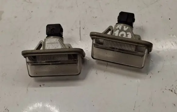 Toyota Avensis T250 Number plate light 8127005042