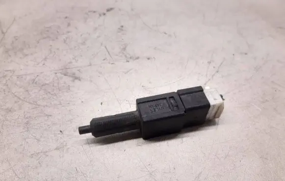 Mitsubishi Galant Brake pedal sensor switch 8915T