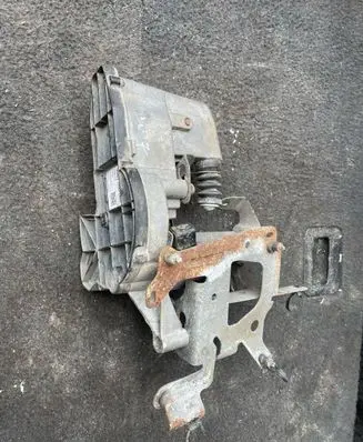 Peugeot 1007 Clutch slave cylinder 3981000089 218252 218233