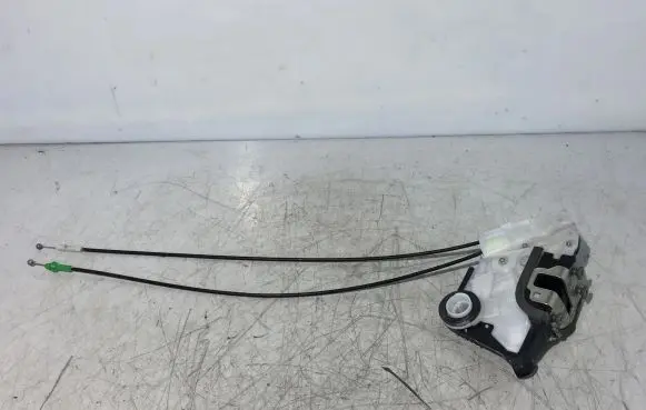 Toyota Yaris Front door lock T4311140F1