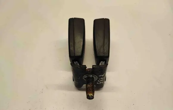 Ford Fusion Middle seatbelt buckle (rear) 1023126