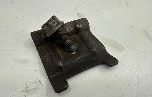 Volkswagen PASSAT B6 Battery bracket 1J0803219