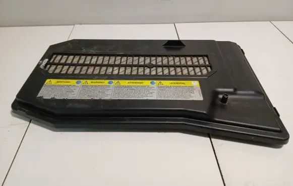 Volkswagen Touareg I Battery box tray cover/lid 7L0864643B