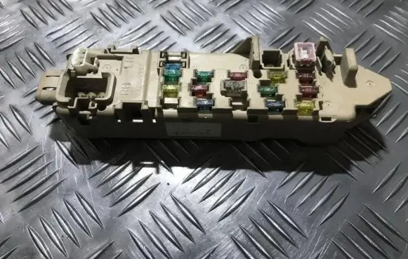 Mazda 626 Fuse box set 8e290104 8e29-0104