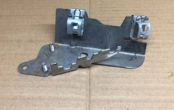 Skoda Octavia Mk4 Fuel Injector clamp holder 05L131121M