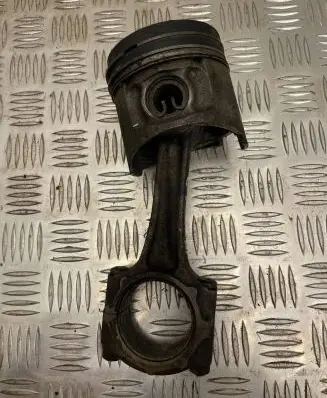 Mitsubishi Pajero Piston with connecting rod