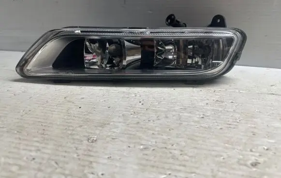 Volkswagen PASSAT B7 Front fog light 17662402