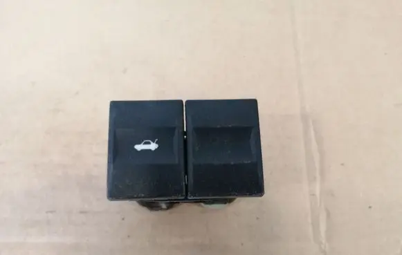 Ford Mondeo Mk III Tailgate opening switch 1S7T19B514AA
