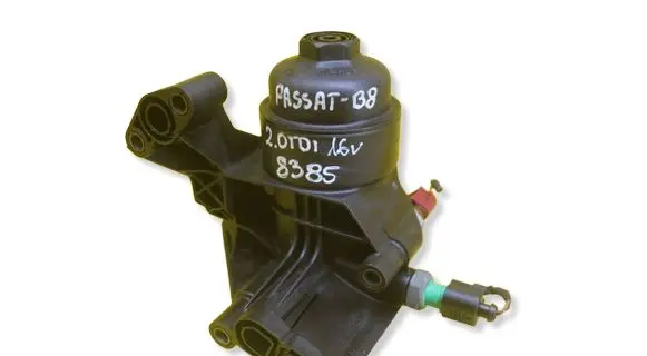Volkswagen PASSAT B8 Oil filter mounting bracket 03N115433A