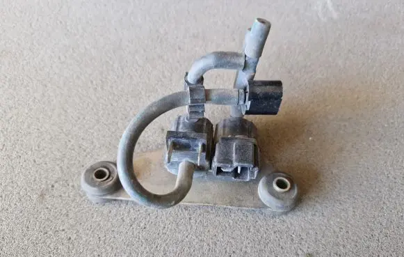 Mitsubishi L200 Vacuum valve 