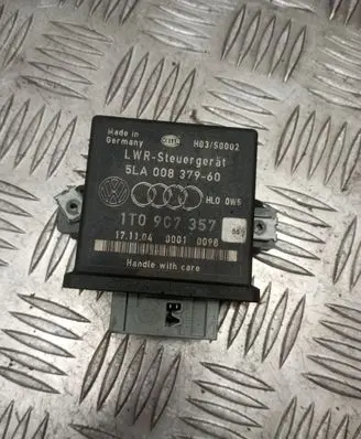 Skoda Octavia Mk2 (1Z) Light module LCM 5LA00837960 1T0907357