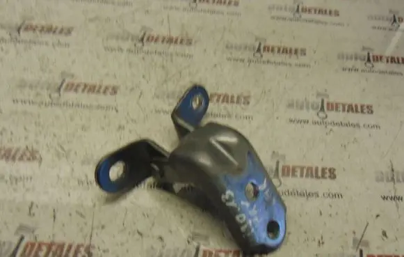 Hyundai i30 Front door upper hinge