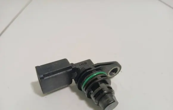 Volkswagen PASSAT B7 Camshaft position sensor 030907801e